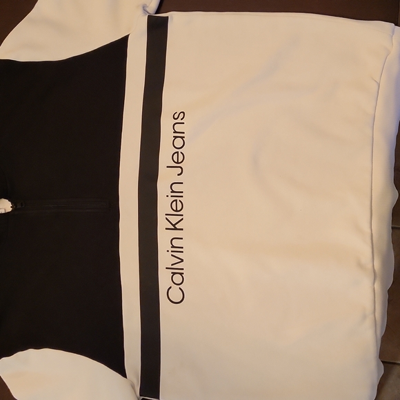 Calvin Klein - Picture 3 of 8